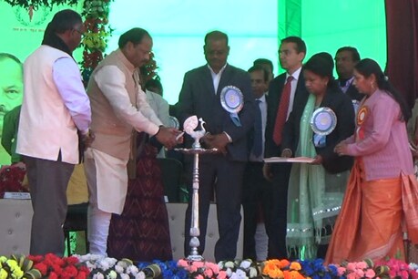 सीएम ने पांच हजार बेटियों को सुकन्या योजना से जोड़ा, 100 करोड़ की योजनाओं का उद्घाटन सीएम ने पांच हजार बेटियों को सुकन्या योजना से जोड़ा, 100 करोड़ की योजनाओं का उद्घाटन