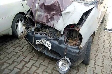 भीषण टक्कर से बाइक सवार बुजुर्ग की मौत के बाद कार छोड़कर भागा चालक भीषण टक्कर से बाइक सवार बुजुर्ग की मौत के बाद कार छोड़कर भागा चालक