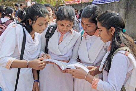 12वीं की परीक्षा में प्राप्त अंकों का समय पर पता चलने के बाद छात्र उचित समय पर नौकरी से जुड़ी परीक्षाओं की बेहतर तरीके से तैयारी कर सकते हैं.