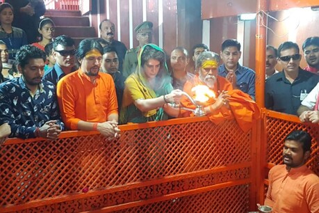 बड़े हनुमान मंदिर पहुंची प्रियंका