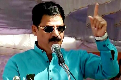 कर्नाटक: कांग्रेस नेता के बिगड़े बोल, 'अगर आप में हिम्मत है तो मोदी को मार दीजिए' कर्नाटक: कांग्रेस नेता के बिगड़े बोल, 'अगर आप में हिम्मत है तो मोदी को मार दीजिए'