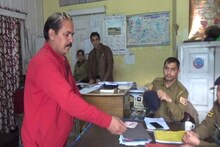 नहीं हिला ईमान, अध्यापक अमीन शेख ने सड़क पर मिले 20 हजार पुलिस को लौटाए