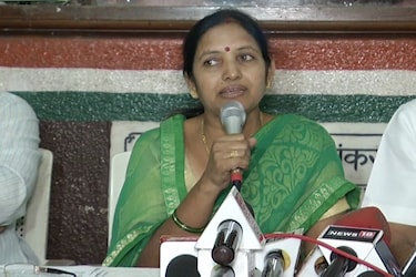  छत्तीसगढ़ से राज्यसभा सासंद व कांग्रेस नेत्री छाया वर्मा उन नेत्रियों में आती हैं, जिनकी पहुंच न​ सिर्फ प्रदेश बल्कि कांग्रेस के राष्ट्रीय नेताओं तक सीधी है. राज्यसभा में छत्तीसगढ़ के मुद्दों को मुखर होकर रखने की वजह से ये चर्चाओं में रही हैं.