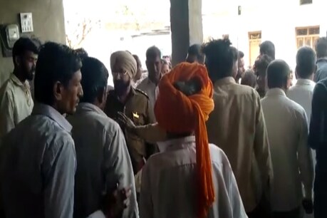 ग्रामीणों ने लगाया नारकोटिक्स टीम पर बिना सर्च वारंट तलाशी, बदसलूकी और मारपीट का आरोप ग्रामीणों ने लगाया नारकोटिक्स टीम पर बिना सर्च वारंट तलाशी, बदसलूकी और मारपीट का आरोप