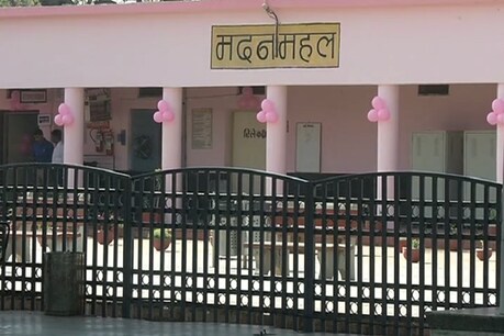 ये है पिंक स्टेशन, टीसी से लेकर स्टेशन मास्टर तक सब यहां महिलाएं हैं ये है पिंक स्टेशन, टीसी से लेकर स्टेशन मास्टर तक सब यहां महिलाएं हैं