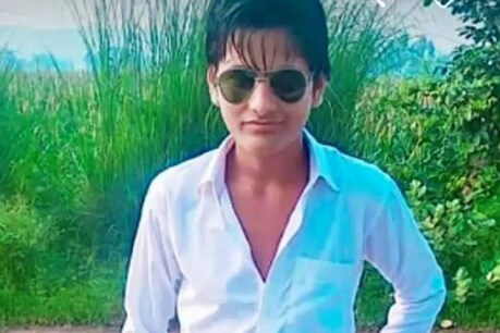कपड़े खरीदकर घर लौट रहे दो युवकों को कार ने कुचला, एक की मौत कपड़े खरीदकर घर लौट रहे दो युवकों को कार ने कुचला, एक की मौत