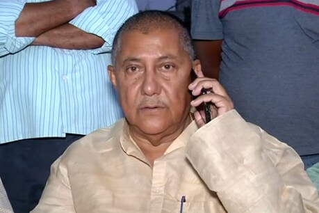 गिरिनाथ सिंह ने आरजेडी से दिया इस्तीफा, थाम सकते हैं बीजेपी का दामन गिरिनाथ सिंह ने आरजेडी से दिया इस्तीफा, थाम सकते हैं बीजेपी का दामन
