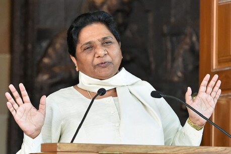 'मैं भी चौकीदार' पर बोलीं मायावती- विनाश काले विपरीत बुद्धि की मिसाल है बीजेपी 'मैं भी चौकीदार' पर बोलीं मायावती- विनाश काले विपरीत बुद्धि की मिसाल है बीजेपी