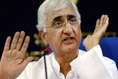 एयर स्ट्राइक को लेकर पूर्व विदेश मंत्री सलामन खुर्शीद ने दिया बयान (फाइल फोटो)