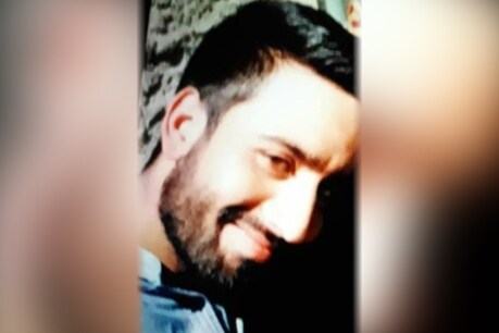 मोहम्मद यासीन भट्ट महीने भर की छुट्टियों पर 26 फरवरी को अपने घर आए थे.