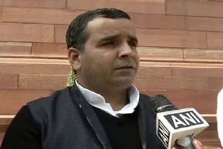 मुलायम सिंह यादव के भतीजे और सांसद धर्मेंद्र यादव (फाइल फोटो)