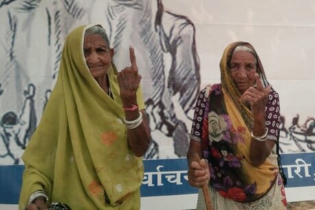 छत्तीसगढ़: तीन सीटों पर 68.7% वोटिंग के साथ 36 प्रत्याशियों की किस्मत EVM में कैद छत्तीसगढ़: तीन सीटों पर 68.7% वोटिंग के साथ 36 प्रत्याशियों की किस्मत EVM में कैद