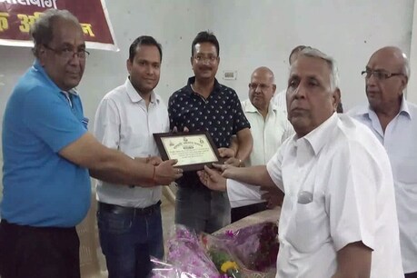 UPSC परीक्षा: 471वीं रैंक पाने वाले सुमित को मारवाड़ी अग्रवाल समाज ने किया सम्मानित