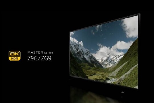 इस TV की कीमत इतनी है कि आप इसमें एक 4K OLED TV और एक Audi A4 या फिर BMW 3 सीरीज की गाड़ी खरीद सकते हैं और उसके बाद भी आपके पास पैसे बच जाएंगे.
