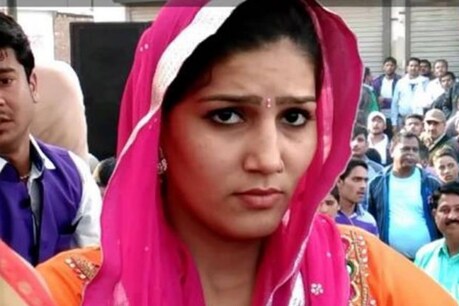 सपना चौधरी ने भीड़ से रो-रो कर मांगी माफ़ी, बोलीं- छोड़ दूंगी नाचना... सपना चौधरी ने भीड़ से रो-रो कर मांगी माफ़ी, बोलीं- छोड़ दूंगी नाचना...