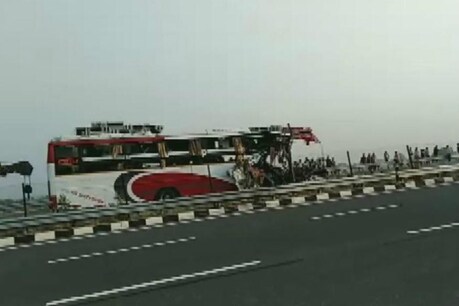 आगरा-लखनऊ एक्सप्रेस वे पर भीषण हादसा, 7 की मौत, 34 घायल आगरा-लखनऊ एक्सप्रेस वे पर भीषण हादसा, 7 की मौत, 34 घायल