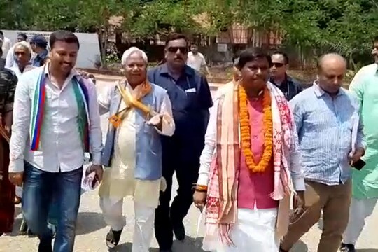 अर्जुन मुंडा ने भरा पर्चा