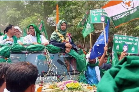 चुनाव प्रचार के दौरान हिना शहाब