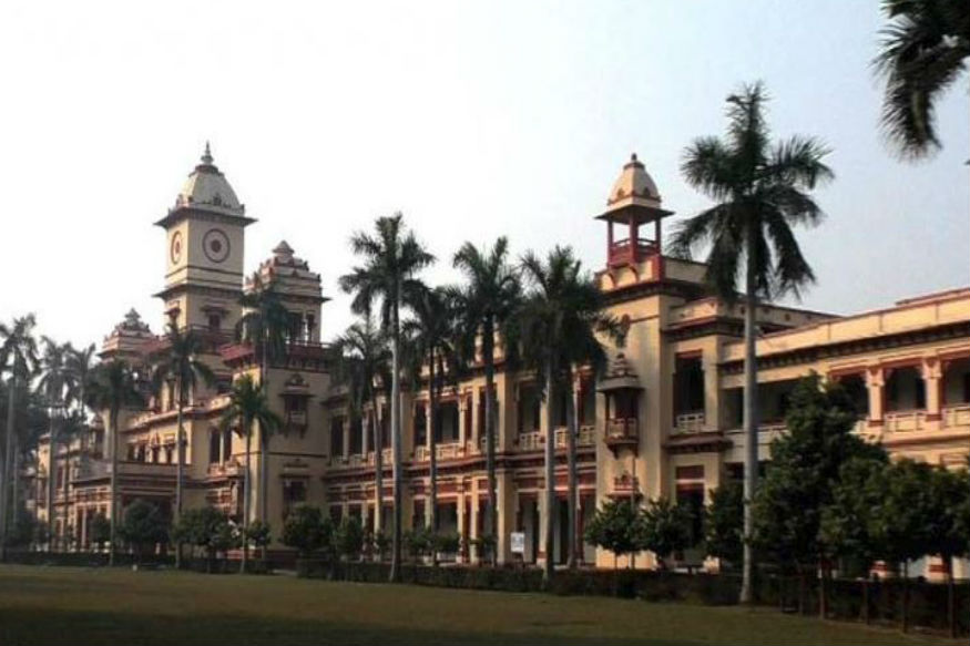  भारत सरकार के मानव संसाधन मंत्रालय (एमएचआरडी) ने हाल ही में देश के सबसे अच्छे संस्‍थानों की एक सूची जारी की. इसमें टॉप 10 शिक्षण संस्थानों में ज्यादातर IIT कॉलेजों ने बाजी मारी है, वहीं दिल्ली के मिरांडा हाउस को पूरे देश के सभी कॉलेजों में सबसे बढ़िया माना गया है. जानिए, कौन सी खासियतें मिरांडा हाउस को बेस्ट कॉलेज बनाती हैं.