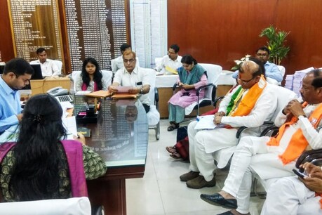 जयंत सिन्हा ने भरा पर्चा