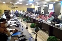 चतरा: मुख्य निर्वाचन पदाधिकारी ने की चुनावी तैयारियों की समीक्षा