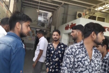 चुनाव ड्यूटी पर पुलिस ASI हादसे का शिकार, अस्पताल में लड़ रहा मौत से जंग चुनाव ड्यूटी पर पुलिस ASI हादसे का शिकार, अस्पताल में लड़ रहा मौत से जंग
