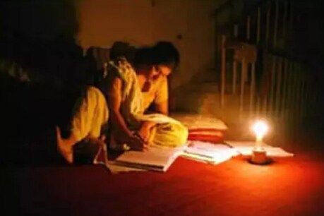 MP: अघोषित बिजली कटौती पर सरकार की सख्त कार्रवाई, 217 को नौकरी से निकाला, 142 निलंबित MP: अघोषित बिजली कटौती पर सरकार की सख्त कार्रवाई, 217 को नौकरी से निकाला, 142 निलंबित