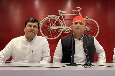 सपा में शामिल हुए बीजेपी सांसद राम चरित्र निषाद