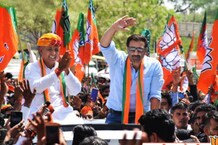 लोकसभा चुनाव 2019: प्रचार के अंतिम दिन सनी देओल के रोड शो में उमड़ी भीड़