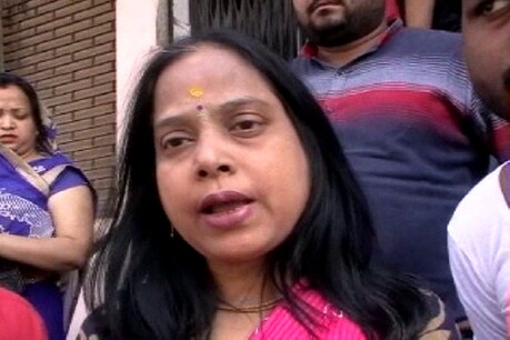 होडल थाना से 100 मीटर की दूरी पर बदमाशों ने महिला को लूटा, पर्स में थे 10 हजार रुपये व एटीएम होडल थाना से 100 मीटर की दूरी पर बदमाशों ने महिला को लूटा, पर्स में थे 10 हजार रुपये व एटीएम
