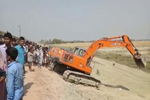 बिहार में टला बड़ा रेल हादसा- पोकलेन मशीन से जा टकराई तेज रफ्तार पैसेंजर ट्रेन
