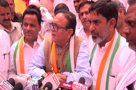 बुलेट ट्रेन तो मोदी जी नहीं ला सके लेकिन जवानों को बुलेट प्रूफ जैकेट तो बनवा दें : कैप्टन अजय बुलेट ट्रेन तो मोदी जी नहीं ला सके लेकिन जवानों को बुलेट प्रूफ जैकेट तो बनवा दें : कैप्टन अजय