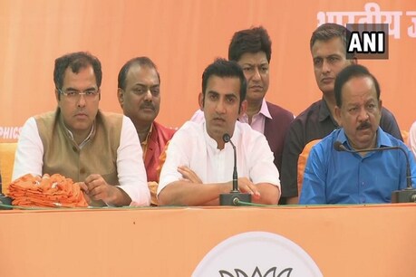 गंभीर का केजरीवाल पर निशाना, कहा- चुनाव जीतने के लिए मुझपर लगाया घिनौना आरोप गंभीर का केजरीवाल पर निशाना, कहा- चुनाव जीतने के लिए मुझपर लगाया घिनौना आरोप