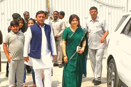 अखिलेश यादव अपने परिवार के साथ (File Photo)