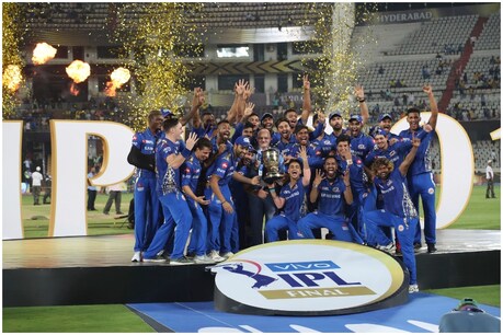 जीत के बाद मुंबई इंडियंस (Photo-AP)