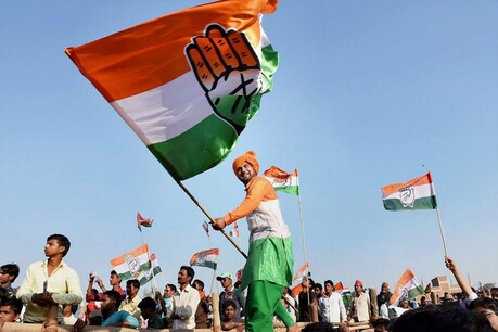 हरियाणा में पांच साल से कांग्रेस की जिला कमेटियां हैं भंग, फिर वो कैसे जीत जाती बीजेपी से जंग? हरियाणा में पांच साल से कांग्रेस की जिला कमेटियां हैं भंग, फिर वो कैसे जीत जाती बीजेपी से जंग?