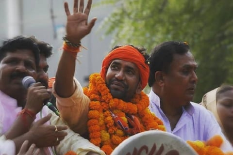 क्या नाम बदलने से ही निरहुआ बन पाएंगे अखिलेश के खिलाफ चेहरा?| Lok Sabha  Election 2019, dinesh lal yadav Nirahua gets new name in Azamgarh, nodsps –  News18 हिंदी