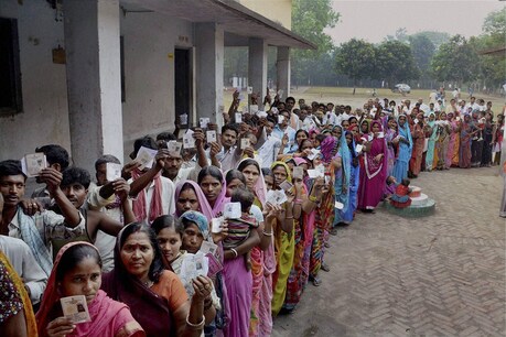 Lok Sabha Election 2019: 13 राज्यों में पुरुषों के मुकाबले महिलाओं ने ज्यादा की वोटिंग Lok Sabha Election 2019: 13 राज्यों में पुरुषों के मुकाबले महिलाओं ने ज्यादा की वोटिंग