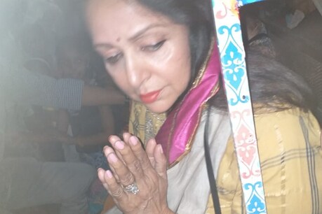मथुरा पहुंची बॉलीवुड अभिनेत्री हेमा मालिनी, मांगा जीत का आशीर्वाद मथुरा पहुंची बॉलीवुड अभिनेत्री हेमा मालिनी, मांगा जीत का आशीर्वाद
