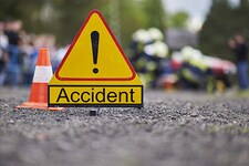 Accident : भीषण सड़क हादसे में 2 की मौत 3 गंभीर रूप से घायल