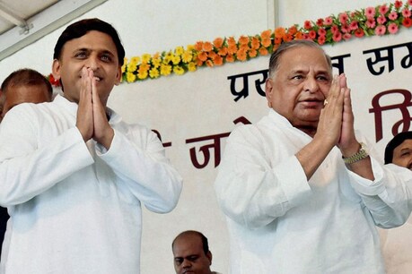अखिलेश और मुलायम की फाइल फोटो
