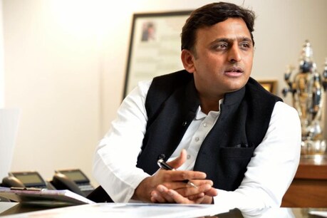 डीएम ने सबूत दिखाकर कहा- अखिलेश ने खुद ही रद्द कराईं थीं सभी सभाएं डीएम ने सबूत दिखाकर कहा- अखिलेश ने खुद ही रद्द कराईं थीं सभी सभाएं