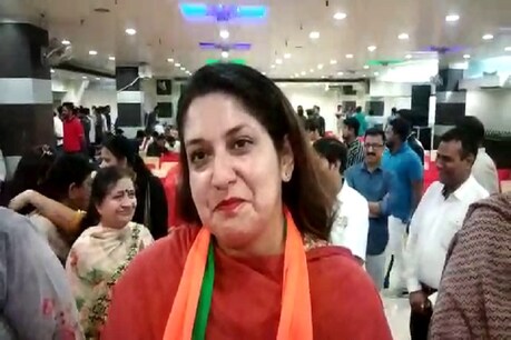 लोकसभा चुनाव: पति बृजेंद्र सिंह के लिए मैदान में उतरीं जसमीत, बोलीं- जीत को लेकर आश्वस्त लोकसभा चुनाव: पति बृजेंद्र सिंह के लिए मैदान में उतरीं जसमीत, बोलीं- जीत को लेकर आश्वस्त