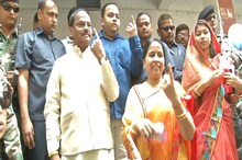 सीएम रघुवर दास ने पूरे परिवार के साथ किया मतदान