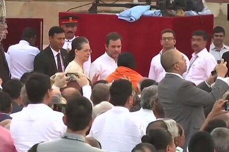नरेंद्र मोदी के शपथ ग्रहण समारोह में आने से खुद को इसलिए नहीं रोक सके उनके ये धुर विरोधी नेता! नरेंद्र मोदी के शपथ ग्रहण समारोह में आने से खुद को इसलिए नहीं रोक सके उनके ये धुर विरोधी नेता!