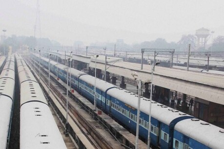 पानी खत्म होने से परेशान यात्री ने रेल मंत्री को किया ट्वीट, तब भोपाल में भरा ट्रेन में पानी पानी खत्म होने से परेशान यात्री ने रेल मंत्री को किया ट्वीट, तब भोपाल में भरा ट्रेन में पानी