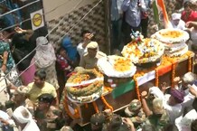 PHOTOS: तिरंगे में लिपटकर घर पहुंचा शहीद संदीप का शव, हर आंख दिखी नम