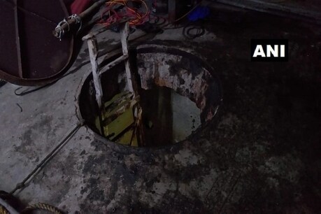 सीवर में फंसने से 3 युवकों की मौत, 8 की हालत गंभीर सीवर में फंसने से 3 युवकों की मौत, 8 की हालत गंभीर