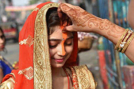 अखंड सौभाग्य के लिए पढ़ें वट सावित्री व्रत कथा!