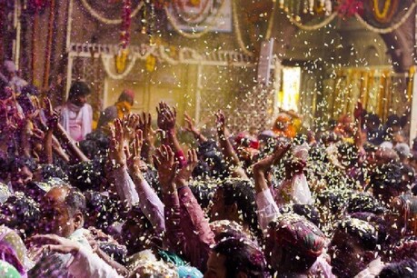 जानिए बांके बिहारी मंदिर में बने तहखाने की कहानी, क्यों उठ रही है इसे खोलने की मांग जानिए बांके बिहारी मंदिर में बने तहखाने की कहानी, क्यों उठ रही है इसे खोलने की मांग